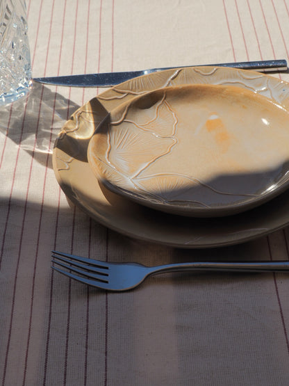 Petite assiette en relief