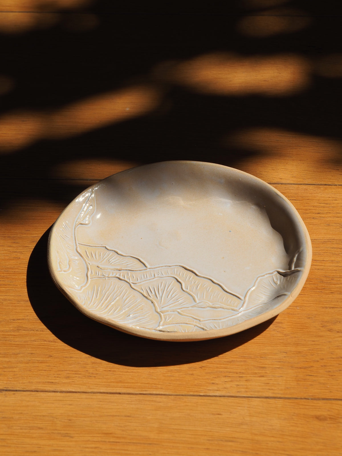 Petite assiette en relief